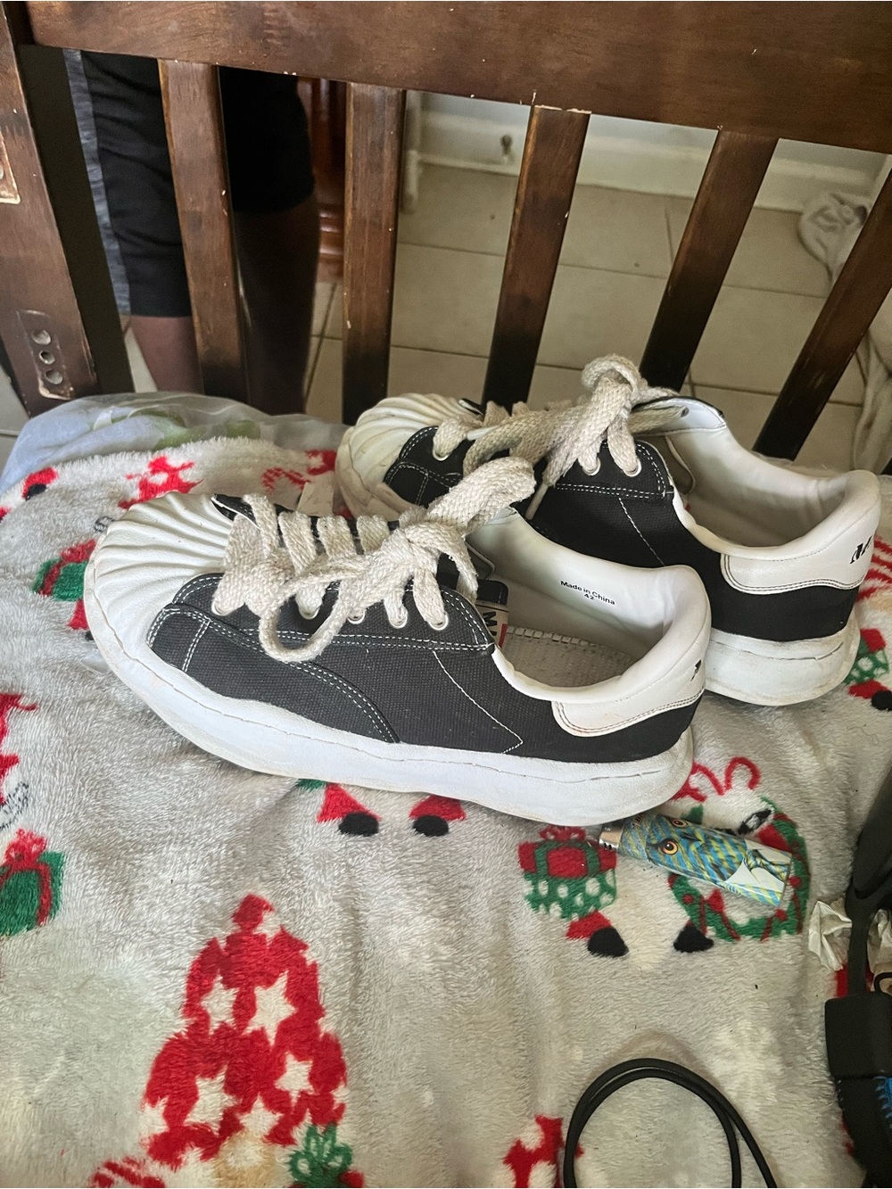 Men's Black and White Casual Sneakers